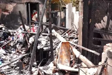 Imagem ilustrativa da imagem Incêndio destrói casa e deixa três cães mortos na Serra