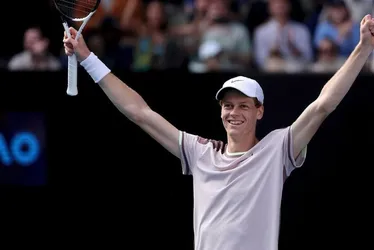 Imagem ilustrativa da imagem Italiano vira duelo eletrizante e vence Grand Slam da Austrália