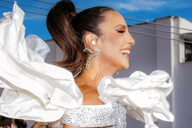 Imagem ilustrativa da imagem Ivete celebra a família e pede caminhão-pipa no Carnaval de Salvador