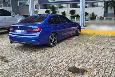 Imagem ilustrativa da imagem Jovens que estavam em BMW morreram intoxicados por monóxido carbono, confirma laudo