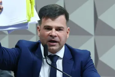 Imagem ilustrativa da imagem Justiça absolve chefe da PRF sob Bolsonaro em ação de improbidade