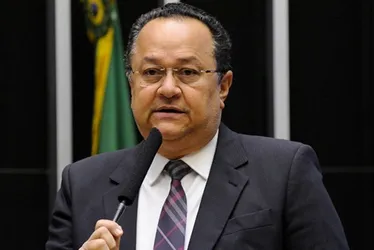 
          Imagem ilustrativa da imagem Líder passa pano para Lula e irrita evangélicos
          