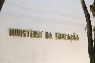 Imagem ilustrativa da imagem MEC vai pagar até R$ 9,2 mil de bolsa em 3 anos para alunos de ensino médio
