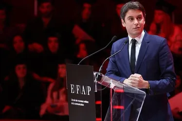 Imagem ilustrativa da imagem Macron nomeia mais jovem premiê na história da França e o 1º abertamente gay