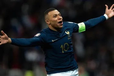 Imagem ilustrativa da imagem Manchester City entra na briga com Real Madrid por Mbappé, diz rádio
