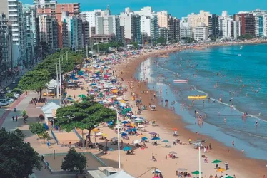 Imagem ilustrativa da imagem Mar próprio para banho e monitorado por guarda-vidas em Guarapari
