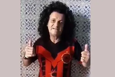 Imagem ilustrativa da imagem Mauro Shampoo, orgulhoso de ter feito 1 gol em 14 anos no Íbis, pede ajuda aos fãs
