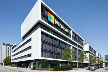 Imagem ilustrativa da imagem Microsoft supera Apple na “disputa dos trilhões”
