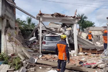 Imagem ilustrativa da imagem Moradores de casas atingidas por explosão são orientados a deixar imóveis