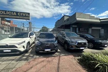 Imagem ilustrativa da imagem Moto aquática e carros são apreendidos com suspeitos de lavar dinheiro do tráfico
