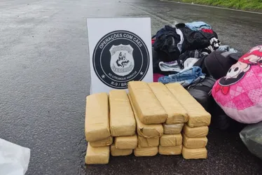 Imagem ilustrativa da imagem Mulher é presa com 18 tabletes de maconha dentro de mala em ônibus na BR-101 no ES