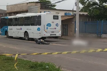 Imagem ilustrativa da imagem Mulher morre após moto bater de frente com um ônibus na Serra