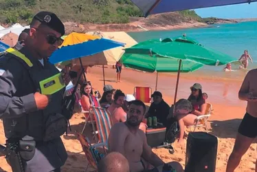 Imagem ilustrativa da imagem Multas, apreensões e brigas contra som alto nas praias do ES