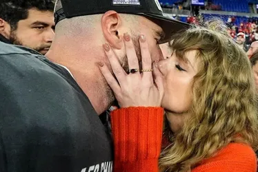 Imagem ilustrativa da imagem Namoro de Taylor Swift e Travis Kelce causou impacto na NFL