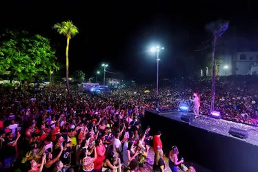 Imagem ilustrativa da imagem Noite do Brega leva amor e sofrência para segundo dia do Carnaval de Olinda