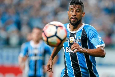 Imagem ilustrativa da imagem ONG de Léo Moura teria superfaturado compra de itens esportivos