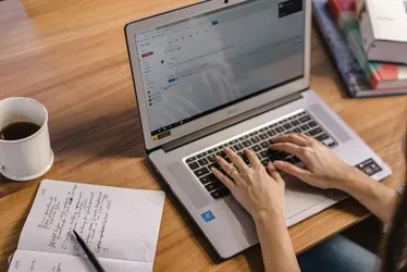 Imagem ilustrativa da imagem Padaria pode restringir uso de notebook por clientes? Entenda