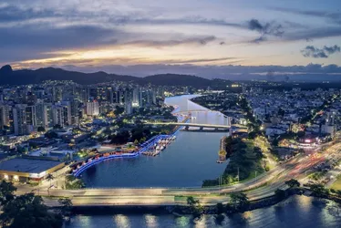 Imagem ilustrativa da imagem Passarela, deques e restaurantes no Novo Canal de Camburi
