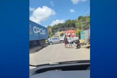 Imagem ilustrativa da imagem Policial aposentado é suspeito de manter mulher e filho em cárcere privado