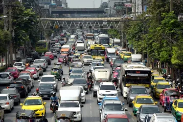 Imagem ilustrativa da imagem Posso dirigir descalço? E comer ao volante? Veja 20 dicas antes de pegar a estrada