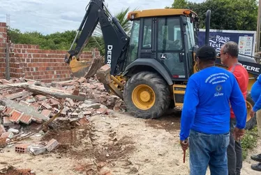Imagem ilustrativa da imagem Prefeitura de Paulista derruba construções irregulares no Janga e em Maria Farinha