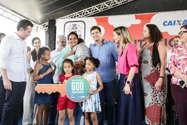 Imagem ilustrativa da imagem Prefeitura do Recife faz entrega histórica de 600 moradias nos Encanta Moça 1 e 2