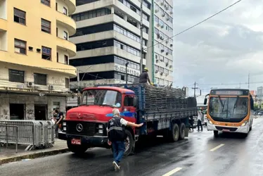 Imagem ilustrativa da imagem Preparativos para o Carnaval do Recife alteram rotas de ônibus em Santo Antônio