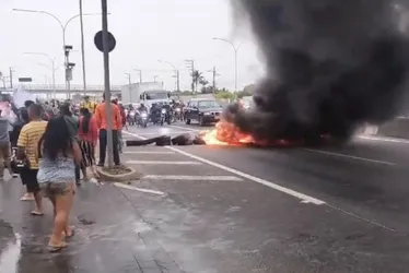 Imagem ilustrativa da imagem Protesto de moradores interdita Rodovia do Sol