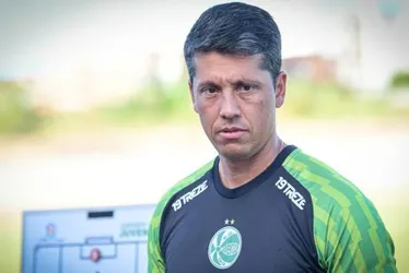Imagem ilustrativa da imagem Quem é Thiago Carpini, técnico favorito para substituir Dorival Júnior no São Paulo