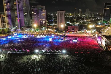 Imagem ilustrativa da imagem REVEILLON RECIFE 2024 Segunda noite de festa leva multidão ao Pina