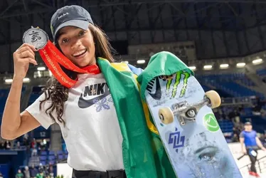 Imagem ilustrativa da imagem Rayssa Leal é vice-campeã da etapa de Paris da Street League Skateboarding