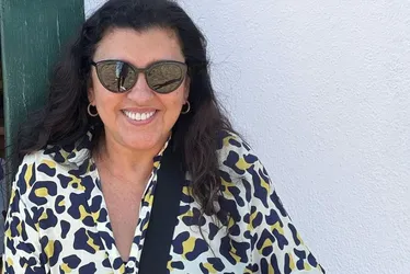 Imagem ilustrativa da imagem Regina Casé revela lesão na córnea por cola de cílios postiços: "Um pesadelo"