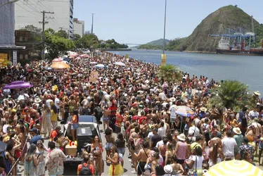 Imagem ilustrativa da imagem Regional da Nair atrai "mar de foliões" no Centro de Vitória