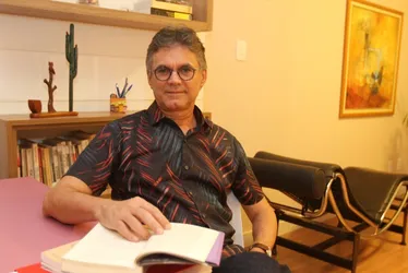 Imagem ilustrativa da imagem Resolvi Mudar! “Comecei como faxineira da escola e hoje sou professora”