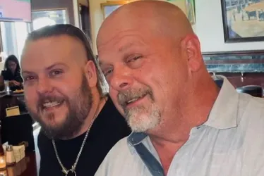 Imagem ilustrativa da imagem Rick Harrison, de "Trato Feito", lamenta morte do filho, Adam, aos 39 anos