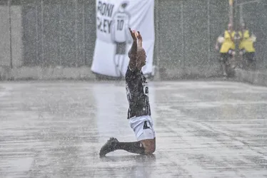 Imagem ilustrativa da imagem Rio Branco retoma liderança do Capixabão após vitória no clássico Vi-Rio