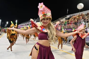Imagem ilustrativa da imagem Rosas de Ouro é campeã do Grupo de Acesso B do Carnaval de Vitória