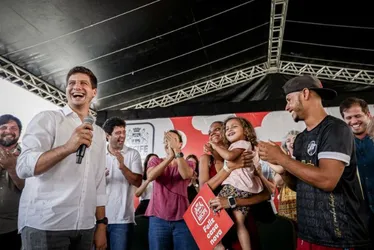 Imagem ilustrativa da imagem Rotina com ratos, baratas e até jacarés ficou no passado de 224 famílias do Recife
