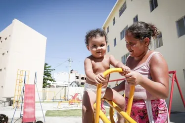 Imagem ilustrativa da imagem Rotina com ratos, baratas e até jacarés ficou no passado de 224 famílias do Recife