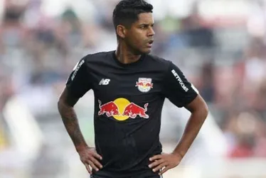 Imagem ilustrativa da imagem Santos anuncia oficialmente a contratação do lateral-direito Aderlan