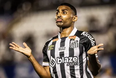 Imagem ilustrativa da imagem Santos supera pouca criatividade e bate o Água Santa com gol de Joaquim