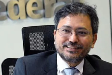 
          Imagem ilustrativa da imagem Secretário adota “estilo Paulo Guedes” com “granada no bolso”
          