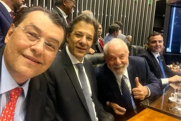 
          Imagem ilustrativa da imagem Secretário adota “estilo Paulo Guedes” com “granada no bolso”
          