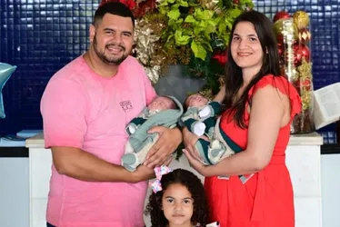 Imagem ilustrativa da imagem Sêxtuplos de Colatina: Lucca recebe alta e é o 2º bebê a ir para casa