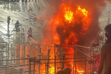 Imagem ilustrativa da imagem Supercopa do Chile é suspensa após violência e incêndio nas arquibancadas