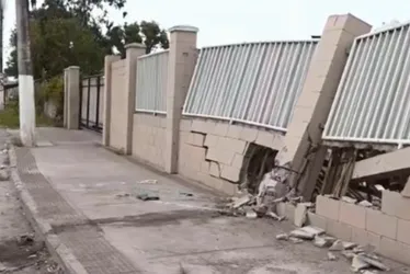 Imagem ilustrativa da imagem Suspeito rouba carro, é perseguido e bate em muro de empresa em Vila Velha