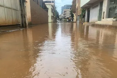 Imagem ilustrativa da imagem Temporal alaga ruas e destelha casas na Região Serrana do ES