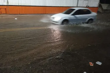 Imagem ilustrativa da imagem Temporal atinge a Grande Vitória e causa alagamentos e queda de energia