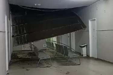 Imagem ilustrativa da imagem Temporal derruba teto de Unidade de Saúde em Vitória; veja vídeo