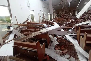Imagem ilustrativa da imagem Teto de igreja desaba durante missa e deixa 80 feridos em Minas Gerais